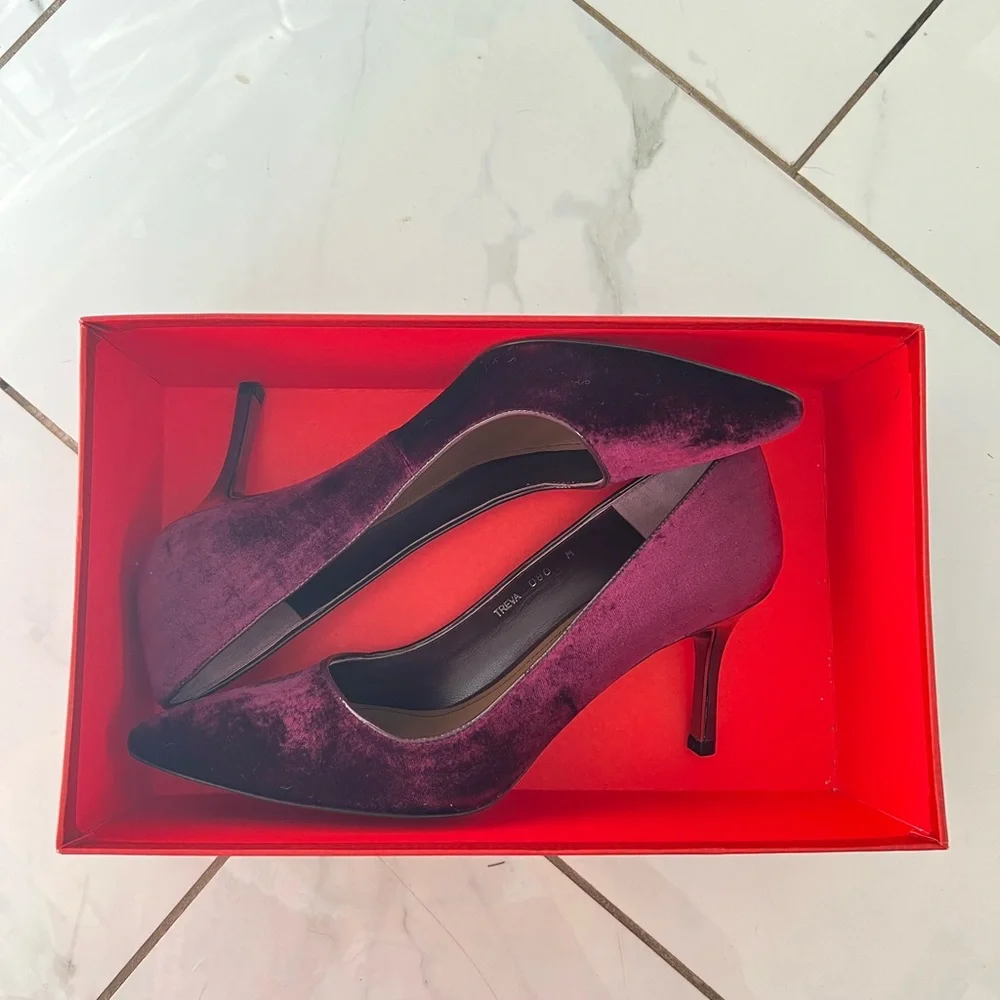 Women’s Donald J Pliner chianti velvet heels size 8. - Picture 2 of 5